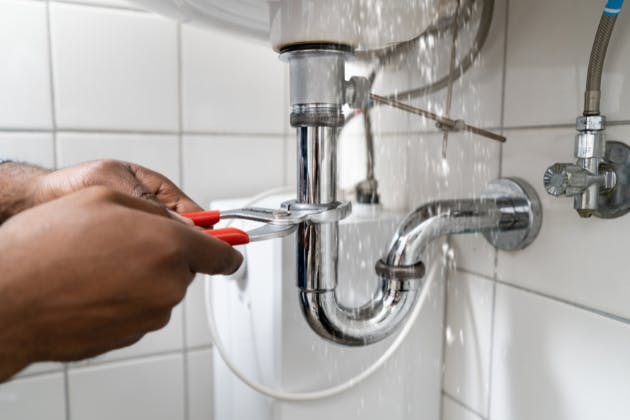 When to Call a Plumber for a Leak